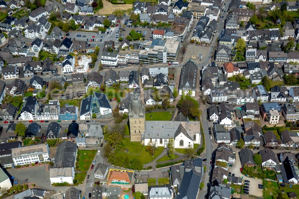 Brilon from the bird's eye view: Church building Probsteikirche Schulstrasse in Brilon in the state North Rhine-Westphalia, Germany