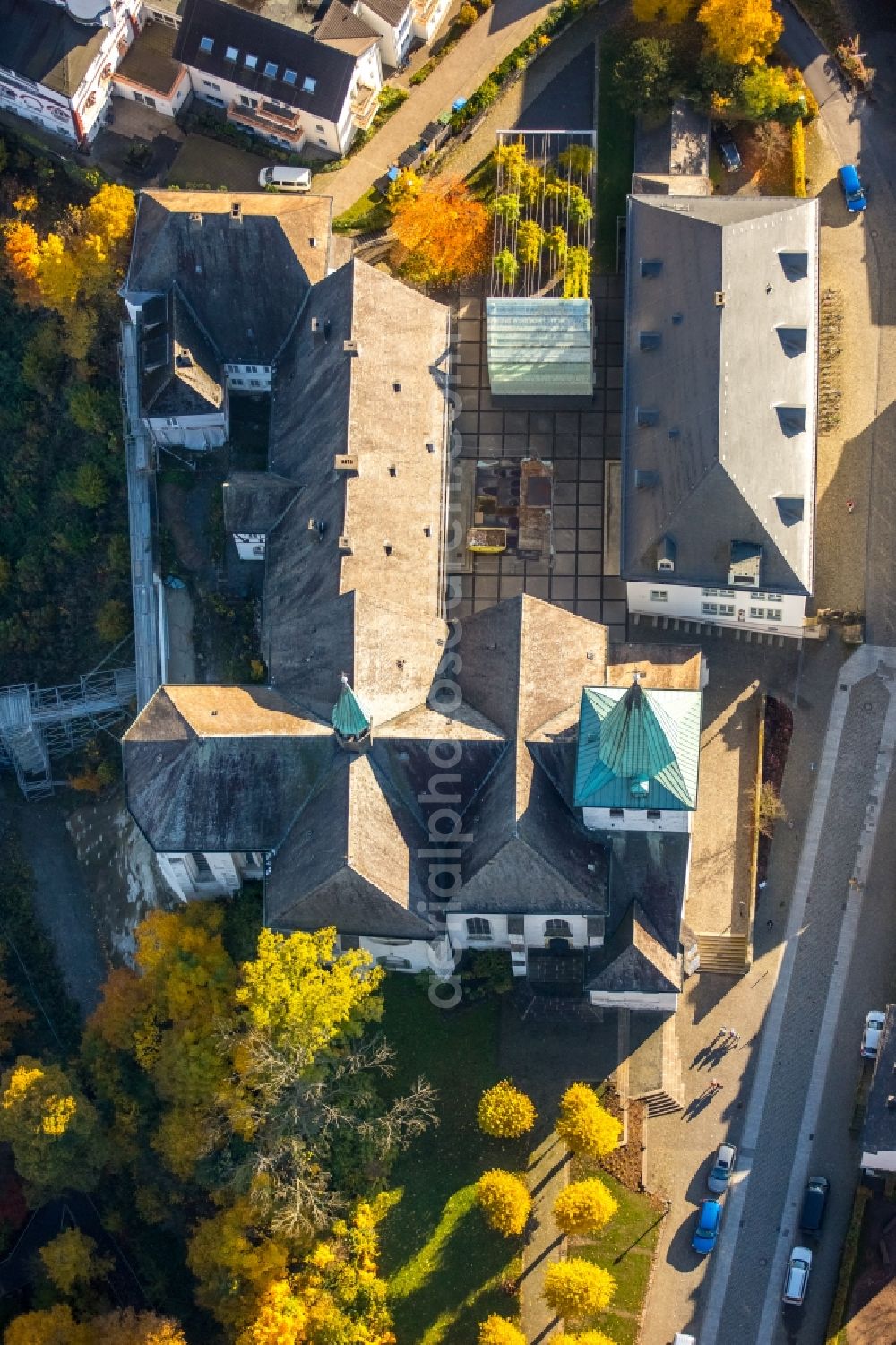 Arnsberg from above - Church building of the church Saint Laurentius of the former monastery Wedinghausen in Arnsberg in the state of North Rhine-Westphalia