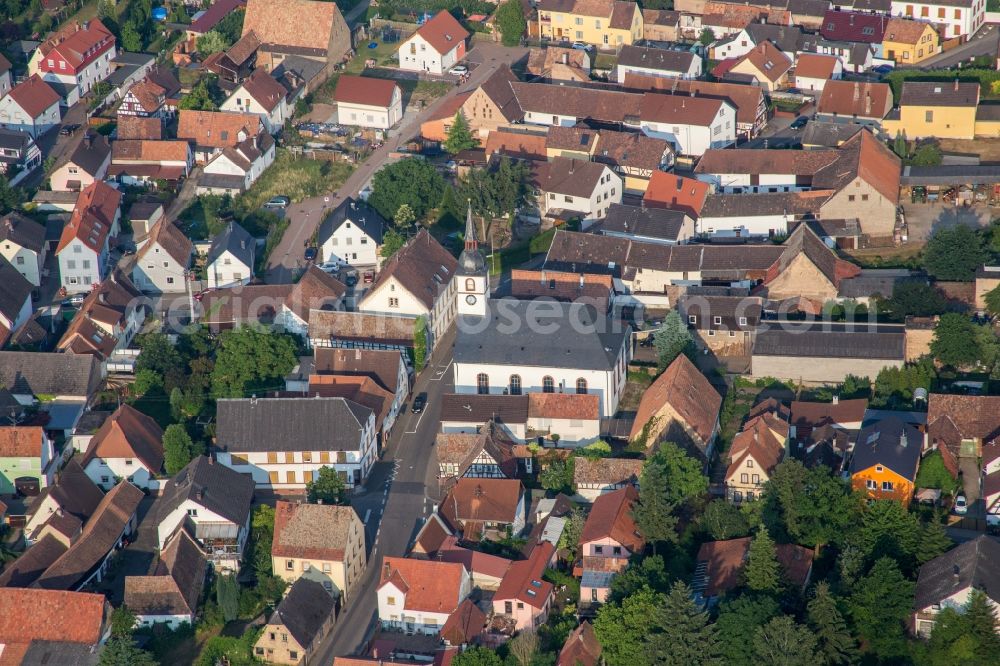 Aerial photograph Westheim (Pfalz) - Church building of the Protestant Church in the village of in Westheim (Pfalz) in the state Rhineland-Palatinate, Germany