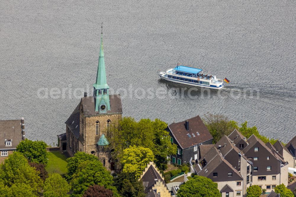 Wetter (Ruhr) from the bird's eye view: Church building of the Ev.-Ref. Kirchengemeinde Wetter-Freiheit on Burgstrasse with a view of the Harkortsee in Wetter (Ruhr) in the state North Rhine-Westphalia, Germany