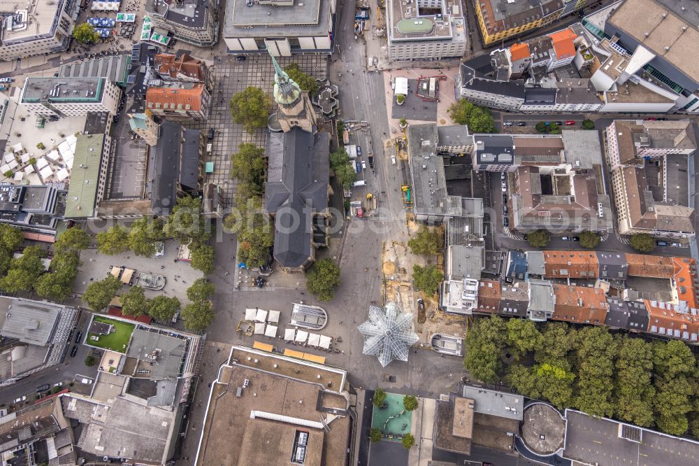 Dortmund from the bird's eye view: Church building St. Reinoldi on Ostenhellweg in Dortmund at Ruhrgebiet in the state North Rhine-Westphalia, Germany