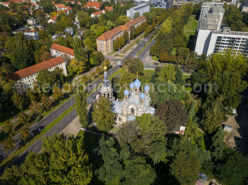 Dresden from the bird's eye view: Church building Russisch-Orthodoxe Kirche on street B170 in the district Suedvorstadt in Dresden in the state Saxony, Germany