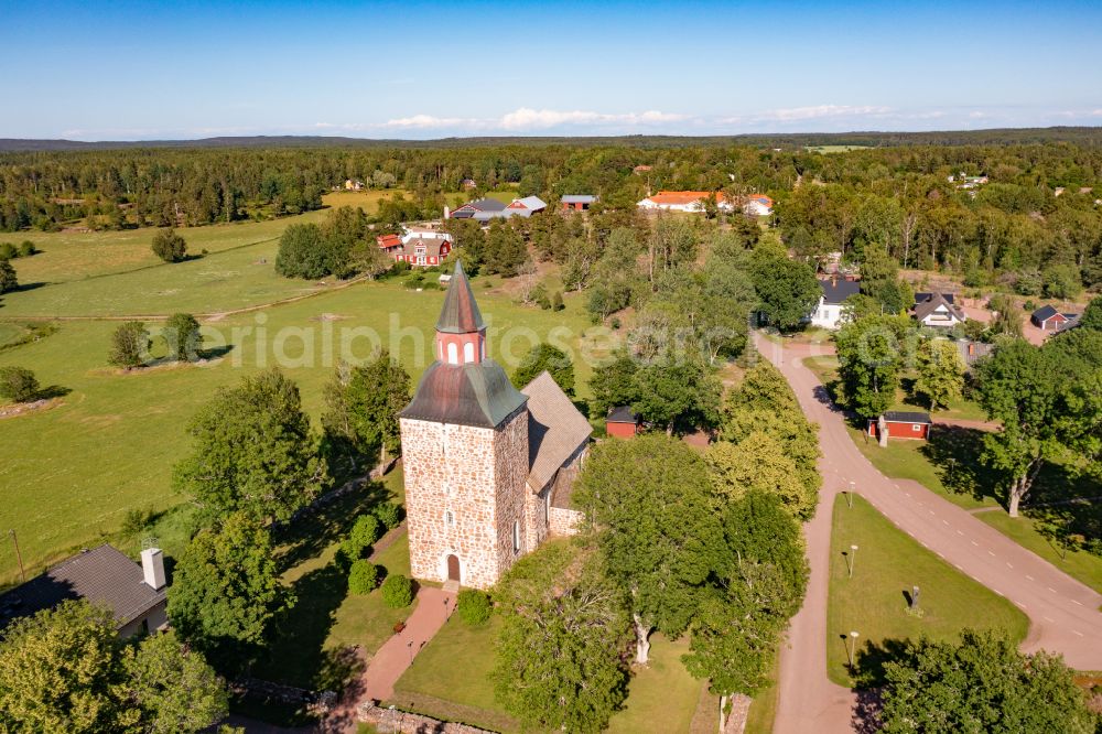 Saltvik from the bird's eye view: Church building Saltviks kyrka on street Kvarnboviken in Saltvik in Alands landsbygd, Aland