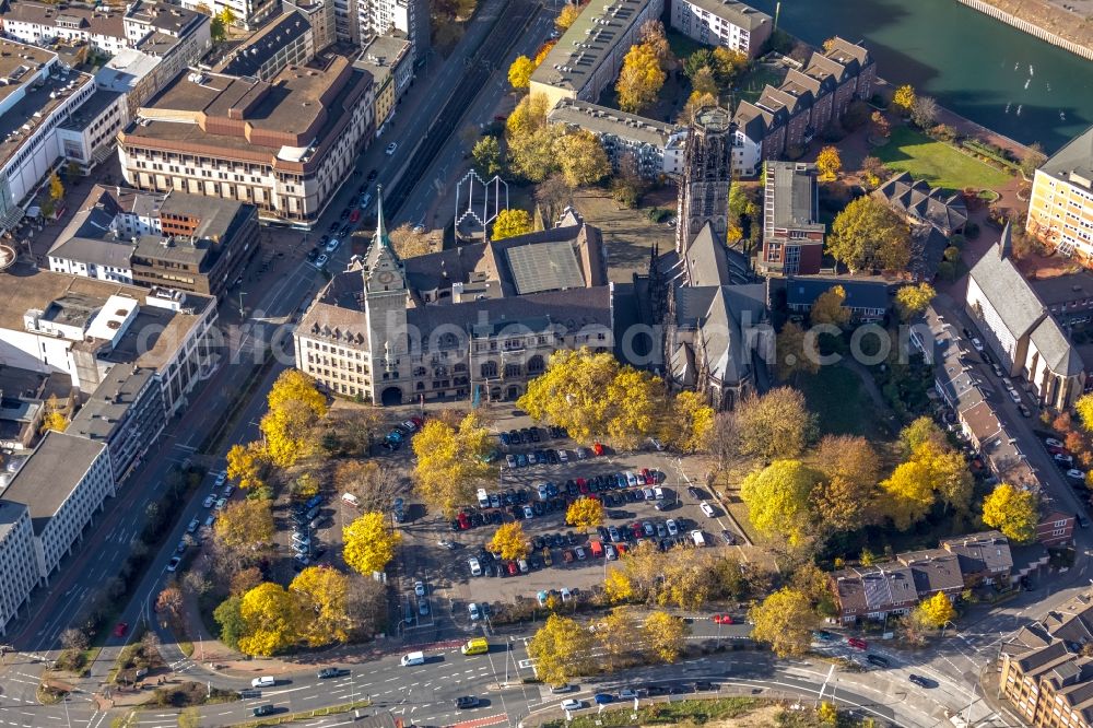 Aerial photograph Duisburg - Church building of the Salvator Church and city hall on Burgplatz Square in Duisburg in the state of North Rhine-Westphalia