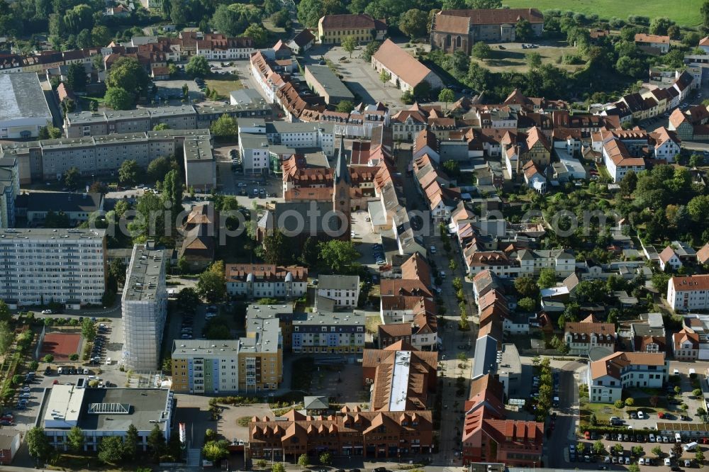 Wolmirstedt from the bird's eye view: Church building of the Sankt-Katharinen-Church in the downtown in Wolmirstedt in the state Saxony-Anhalt