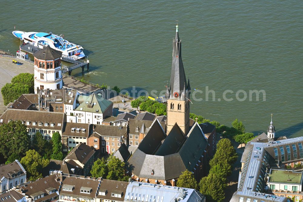 Aerial photograph Düsseldorf - Church building of Saint Lambertus and the castle tower on the Burgplatz square on the riverbank of the Rhine in the historic town- center of Duesseldorf in the state of North Rhine-Westphalia