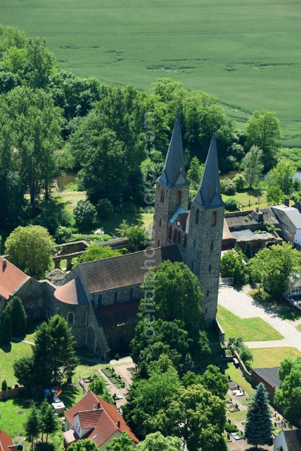 Aerial photograph Hillersleben - Church building Saint Laurentius church the formerly Benedictine nunnery in Hillersleben in the state Saxony-Anhalt, Germany