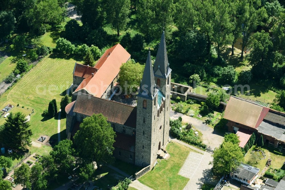 Hillersleben from above - Church building Saint Laurentius church the formerly Benedictine nunnery in Hillersleben in the state Saxony-Anhalt, Germany