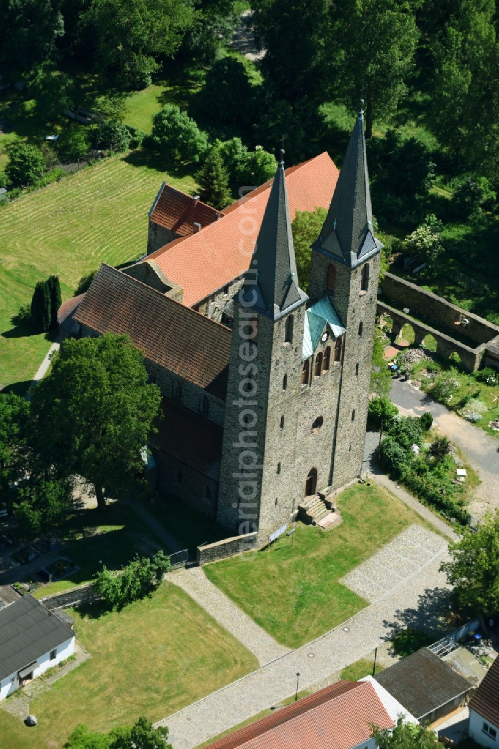 Hillersleben from the bird's eye view: Church building Saint Laurentius church the formerly Benedictine nunnery in Hillersleben in the state Saxony-Anhalt, Germany