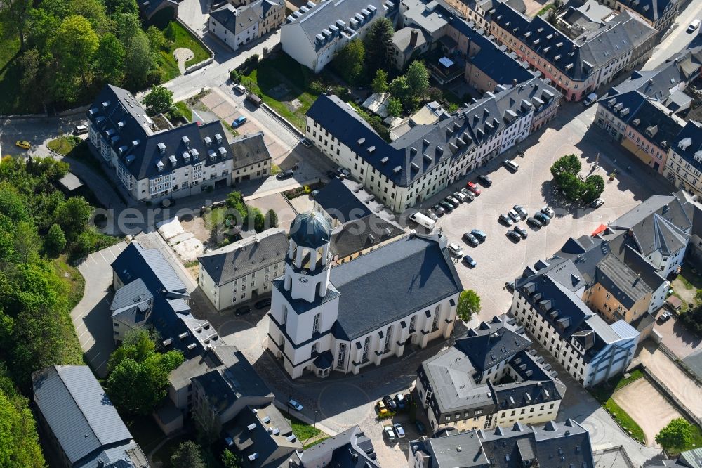 Auerbach/Vogtland from the bird's eye view: Church building in Sankt Laurentiuskirche Old Town- center of downtown in Auerbach/Vogtland in the state Saxony, Germany