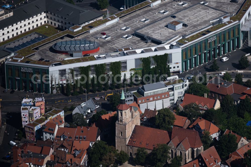 Braunschweig from the bird's eye view: Church building Sankt Magni Kirche in Magniviertel in Brunswick in the state Lower Saxony, Germany