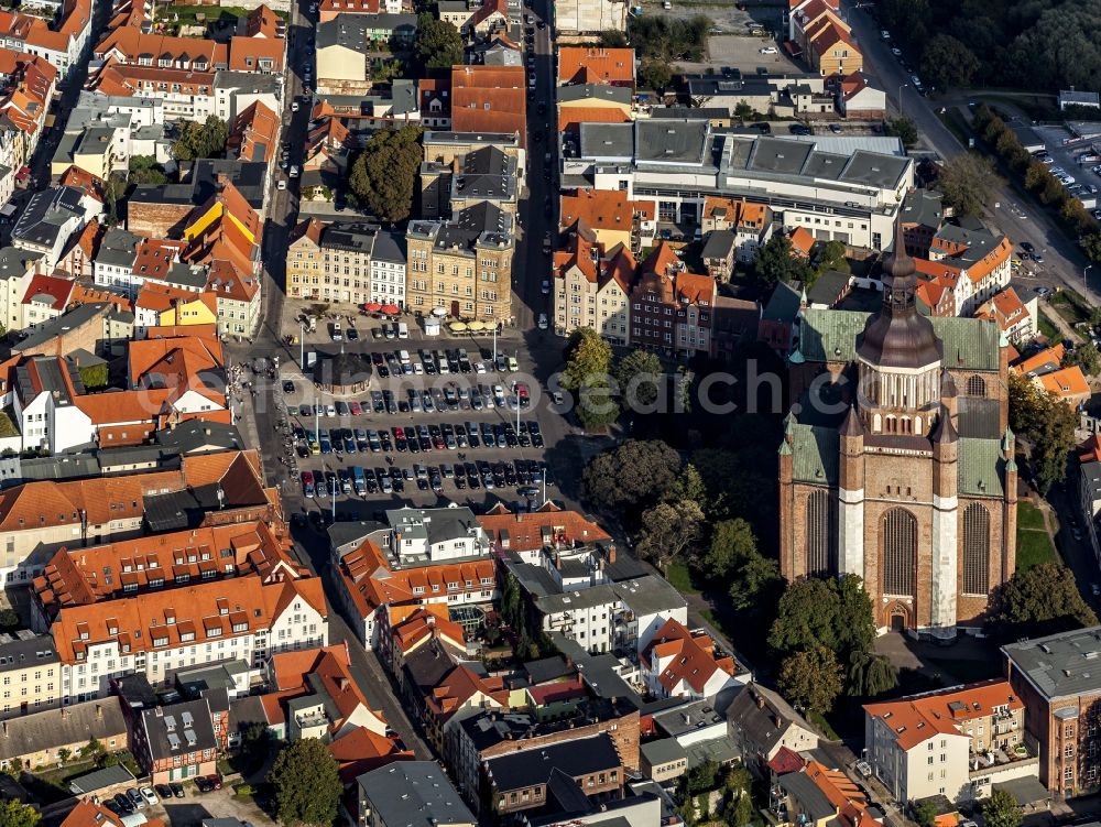 Stralsund from above - Church building Saint Marien municipality in the district different court in Stralsund in the federal state Mecklenburg-West Pomerania