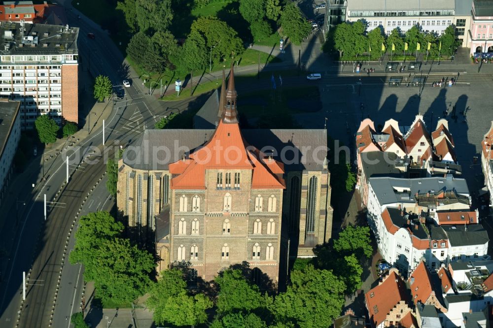 Rostock from the bird's eye view: Church building of the Saint Marien's church to Rostock in Rostock in the federal state Mecklenburg-West Pomerania, Germany. The Marien's church is the Protestant-Lutheran main church of Rostock