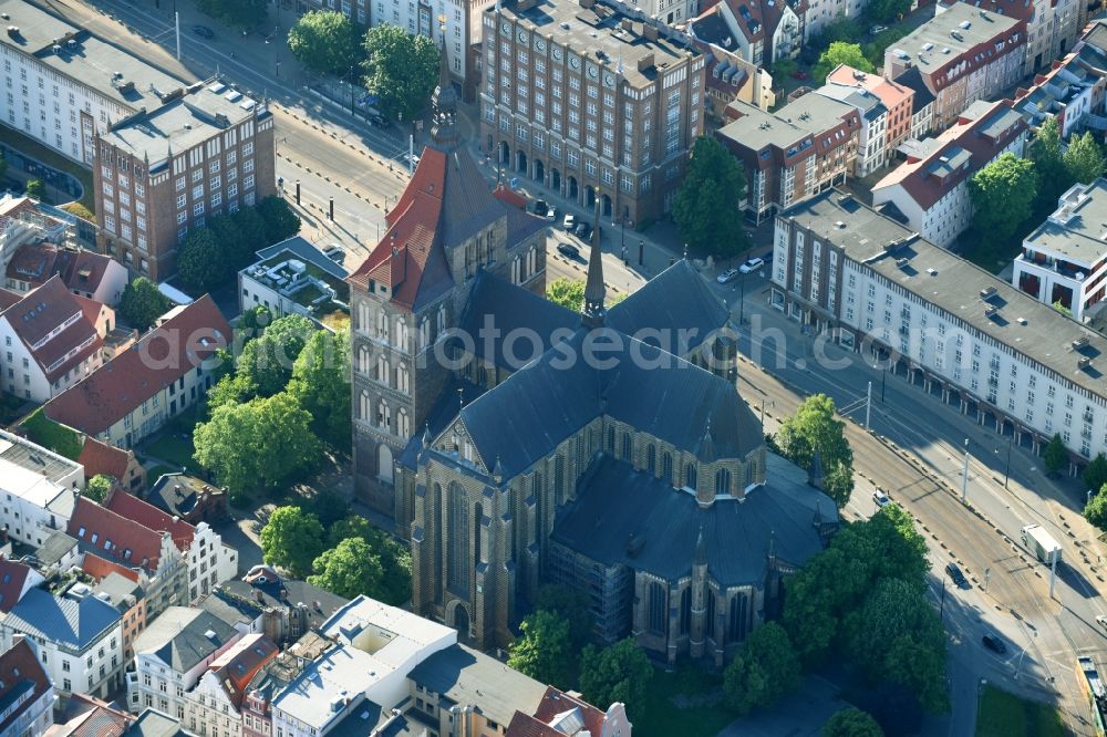 Aerial photograph Rostock - Church building of the Saint Marien's church to Rostock in Rostock in the federal state Mecklenburg-West Pomerania, Germany. The Marien's church is the Protestant-Lutheran main church of Rostock