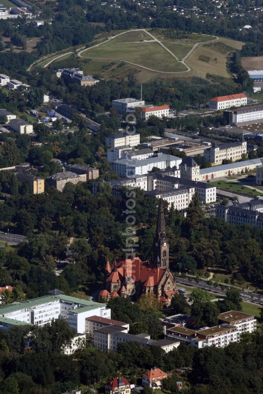 Aerial photograph Dresden - Church building Sankt Martin-Kirche, formerly Garnisonkirche on the Stauffenbergallee in Dresden in the state Saxony