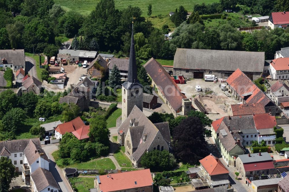 Aerial photograph Gröningen - Church building in Sankt-Martini-Kirche on Old Town- center of downtown in Groeningen in the state Saxony-Anhalt