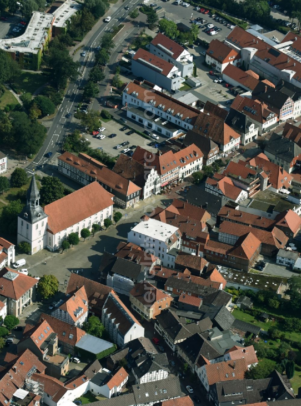 Gifhorn from the bird's eye view: Church building in Sankt Nicolai on Marktplatz - Steinweg Old Town- center of downtown in Gifhorn in the state Lower Saxony