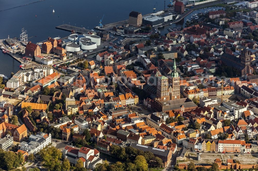 Aerial image Stralsund - Church building Sankt Nikolai -Gemeinde in the district Andershof in Stralsund in the state Mecklenburg - Western Pomerania