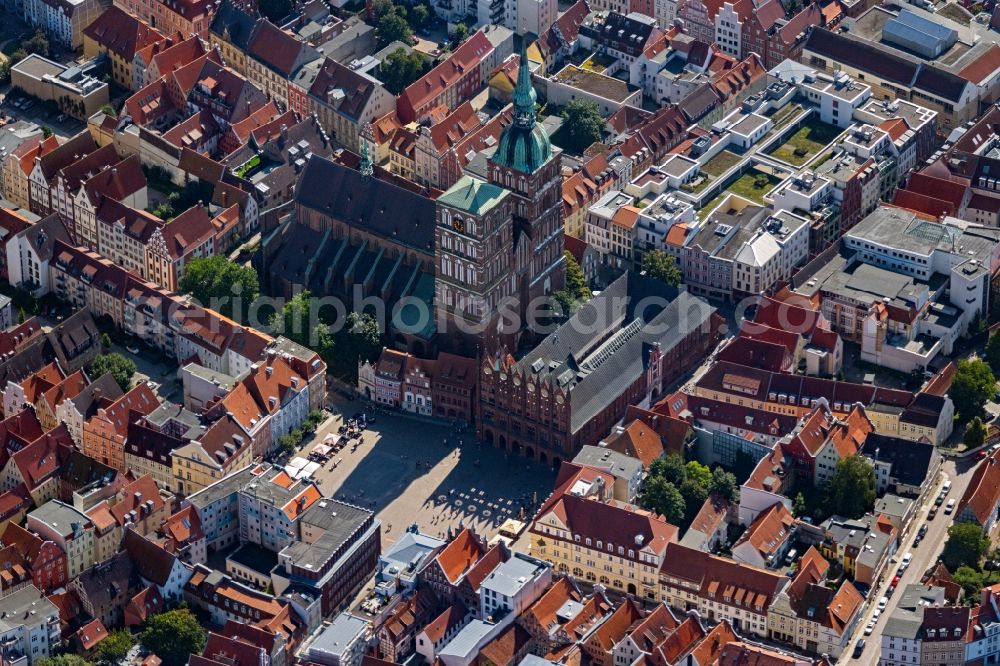 Stralsund from the bird's eye view: Church building Sankt Nikolai -Gemeinde in the district Andershof in Stralsund in the state Mecklenburg - Western Pomerania