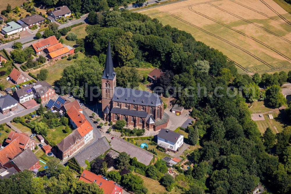 Aerial image Vorhelm - Church building Sankt Pankratius Kirche in Vorhelm in the state North Rhine-Westphalia, Germany