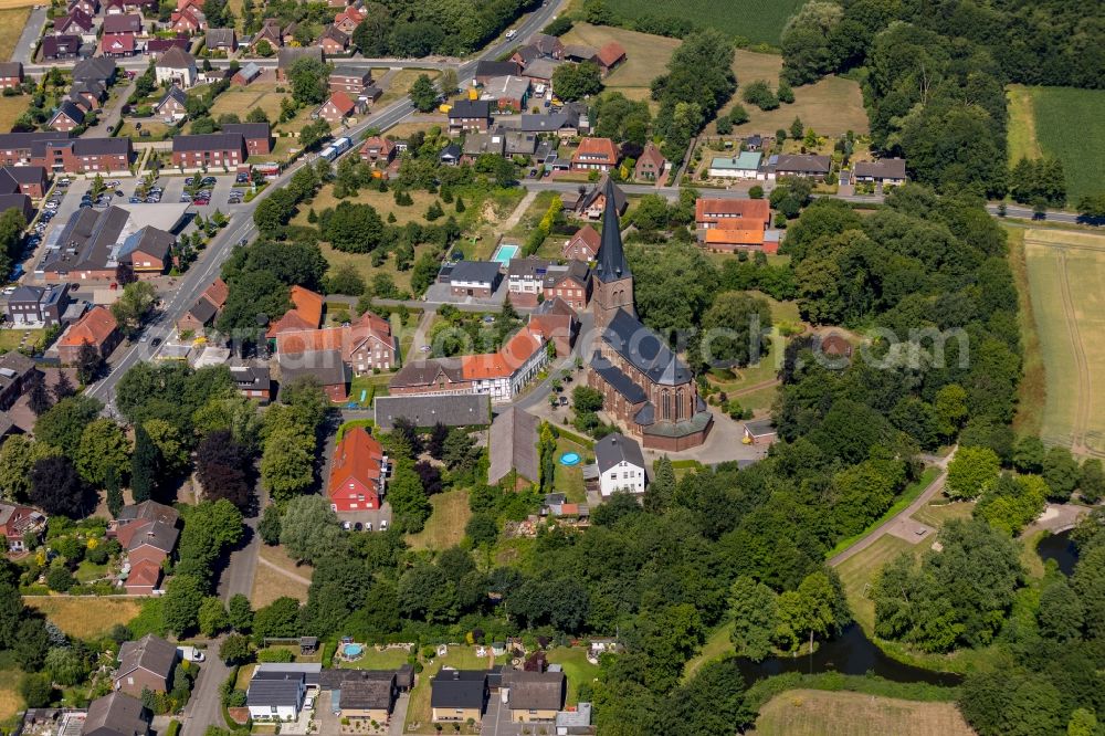 Aerial photograph Vorhelm - Church building Sankt Pankratius Kirche in Vorhelm in the state North Rhine-Westphalia, Germany