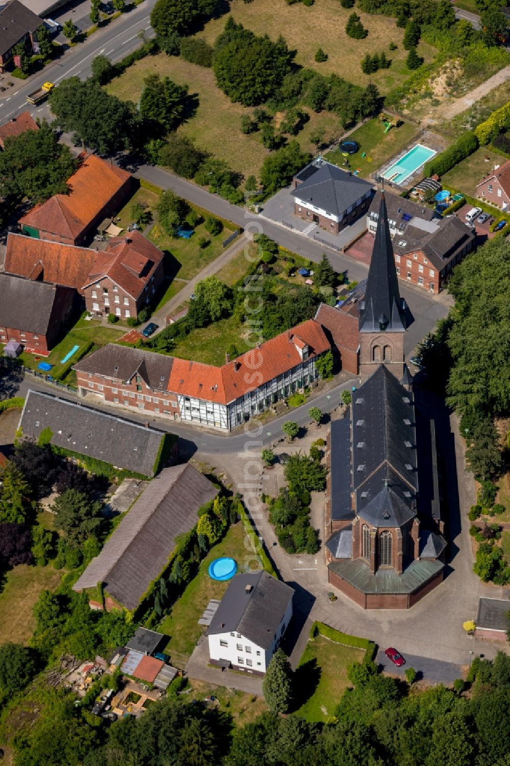 Vorhelm from above - Church building Sankt Pankratius Kirche in Vorhelm in the state North Rhine-Westphalia, Germany