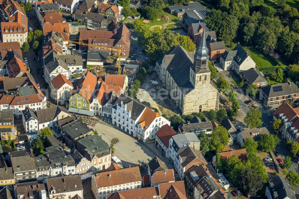 Aerial image Beckum - Church building Sankt Stephanus Kirche on Clemens-August-Strasse in Beckum in the state North Rhine-Westphalia, Germany