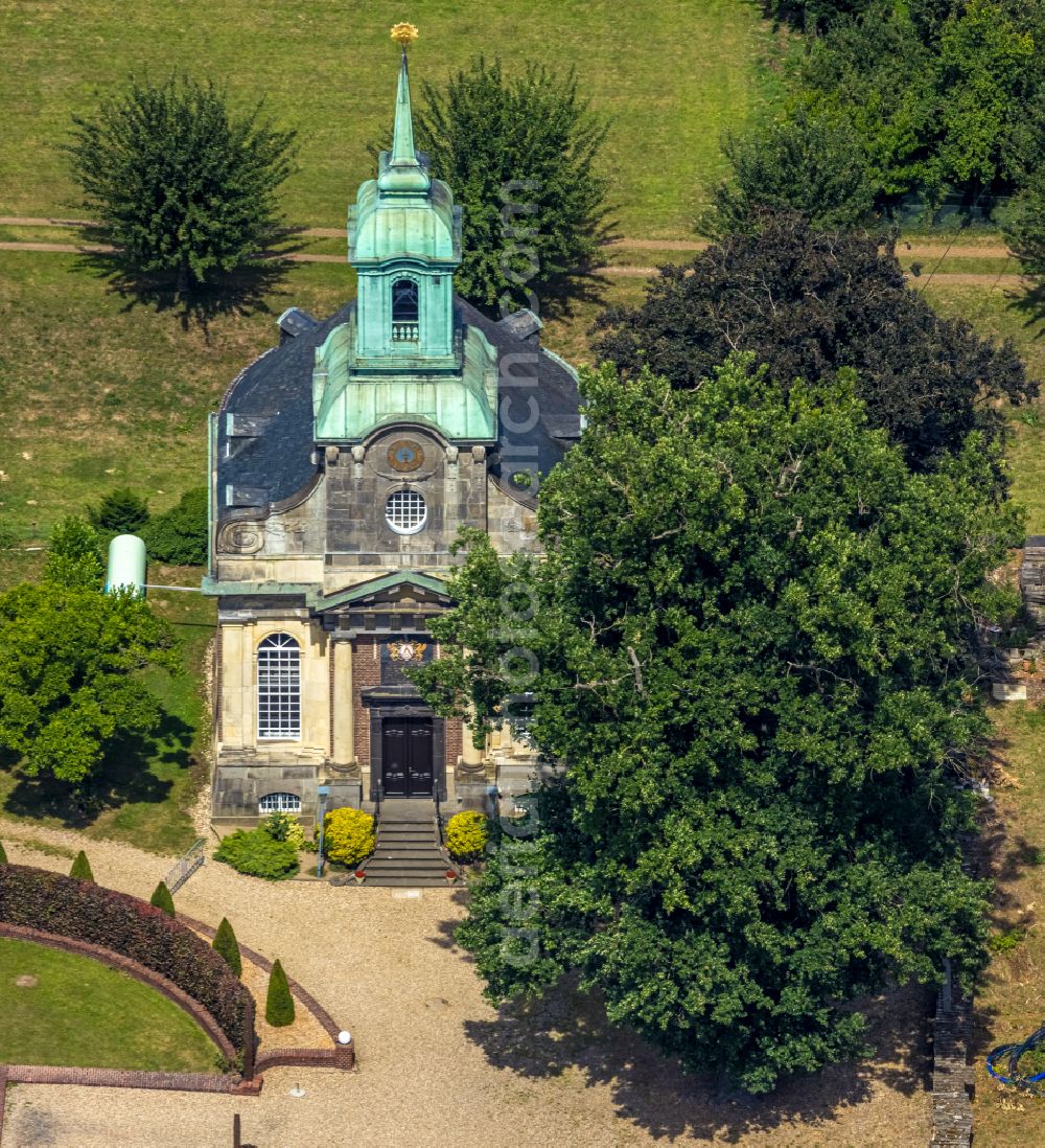 Aerial image Wesel - Church building Schlosskirche Diersfordt in Wesel at Ruhrgebiet in the state North Rhine-Westphalia, Germany