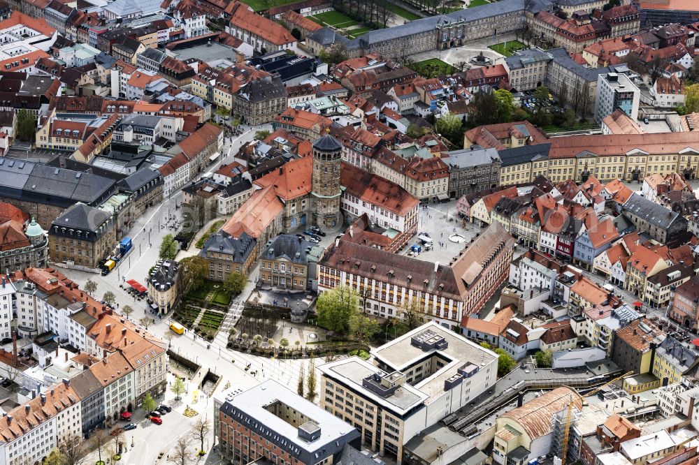 Aerial photograph Bayreuth - Church building in Schlosskirche-Unsere Liebe Frau sowie das Finanzamt Old Town- center of downtown in Bayreuth in the state Bavaria, Germany