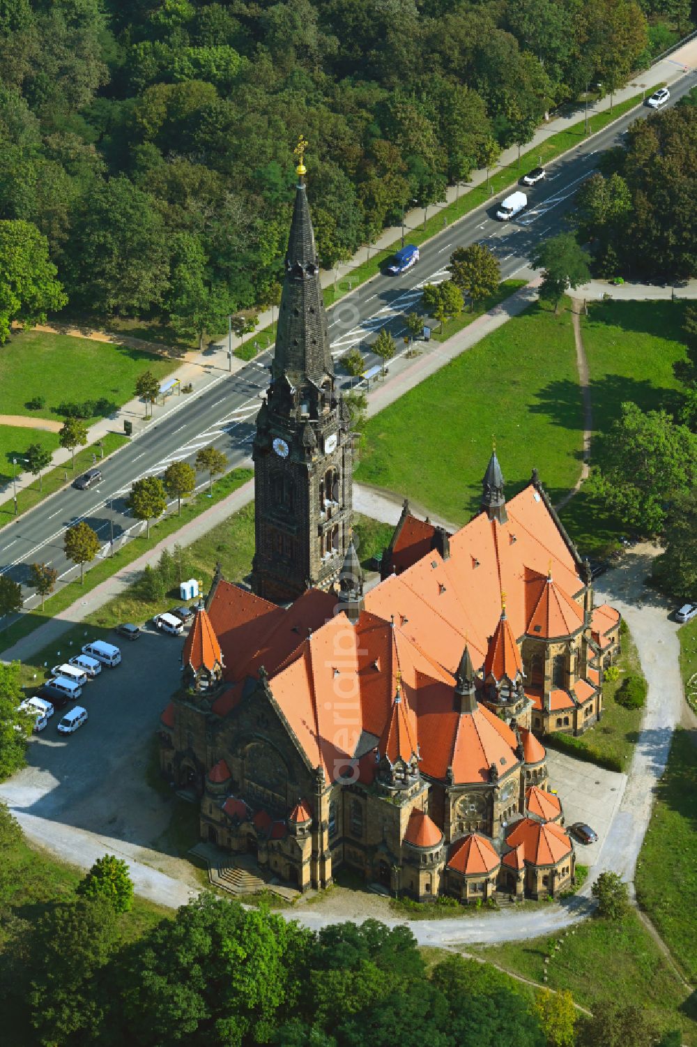 Dresden from the bird's eye view: Church building Simultankirche Sankt Martin (ehemalige Garnisonkirche) on Stauffenbergallee in the district Aeussere Neustadt in Dresden in the state Saxony, Germany