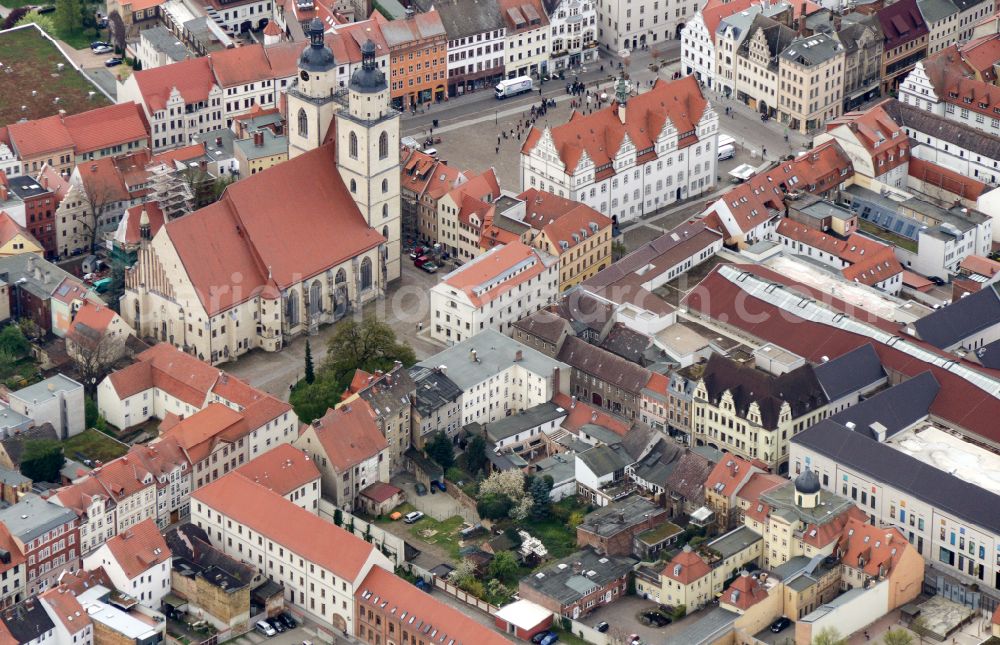 Aerial image Lutherstadt Wittenberg - Church building Stadtkirche St. Marien zu Wittenberg - colloquially known as Marienkirche in the old town center of the city center on Kirchplatz in Lutherstadt Wittenberg in the federal state of Saxony-Anhalt, Germany