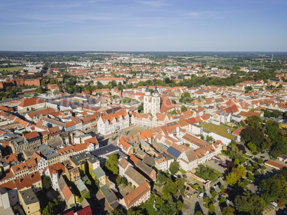 Aerial photograph Lutherstadt Wittenberg - Church building Stadtkirche St. Marien zu Wittenberg - colloquially known as Marienkirche in the old town center of the city center on Kirchplatz in Lutherstadt Wittenberg in the federal state of Saxony-Anhalt, Germany