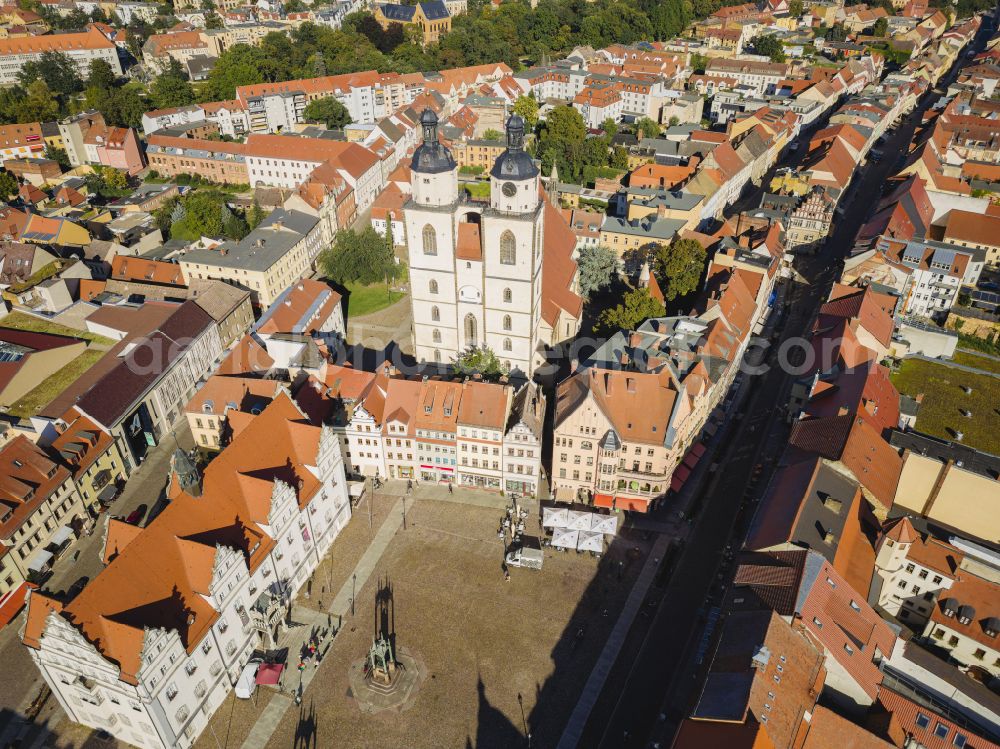 Aerial photograph Lutherstadt Wittenberg - Church building Stadtkirche St. Marien zu Wittenberg - colloquially known as Marienkirche in the old town center of the city center on Kirchplatz in Lutherstadt Wittenberg in the federal state of Saxony-Anhalt, Germany