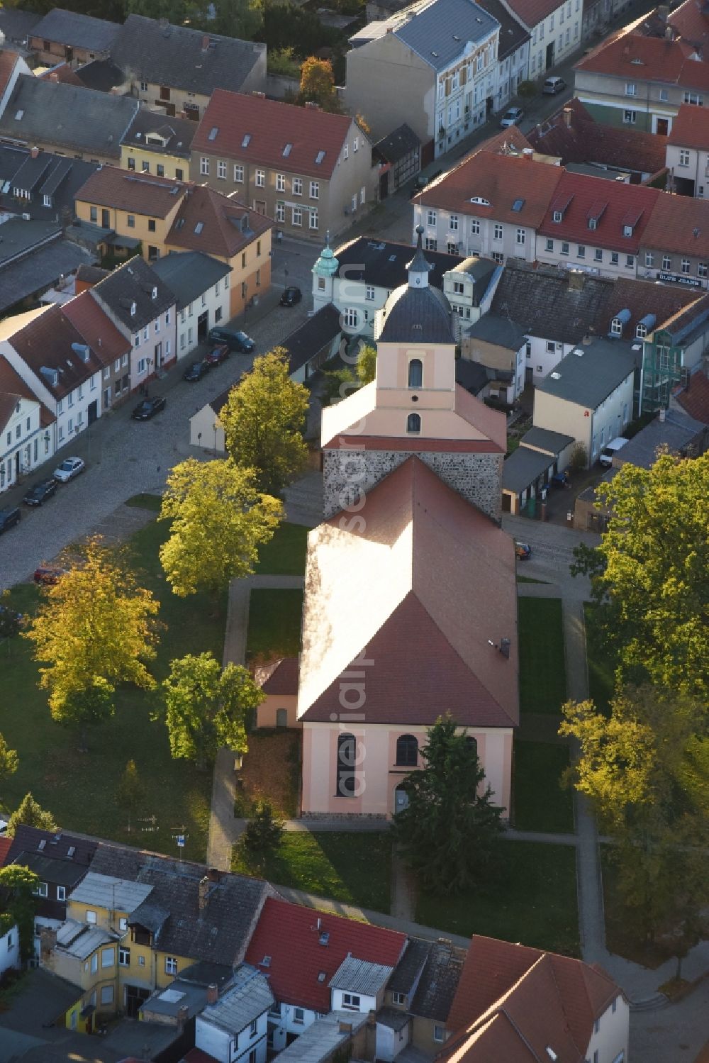 Aerial image Zehdenick - Church building in Stadtkirche Zehdenick Am Kirchplatz Old Town- center of downtown in Zehdenick in the state Brandenburg, Germany