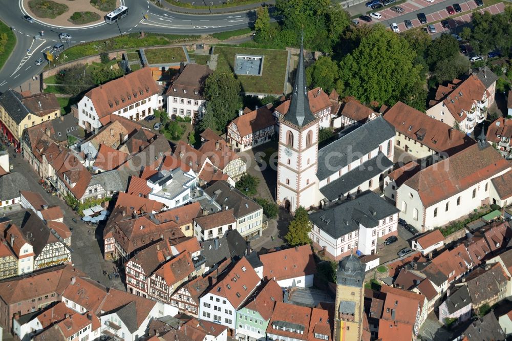 Aerial photograph Lohr am Main - Church building in Stadtpfarrkirche Old Town- center of downtown in Lohr am Main in the state Bavaria