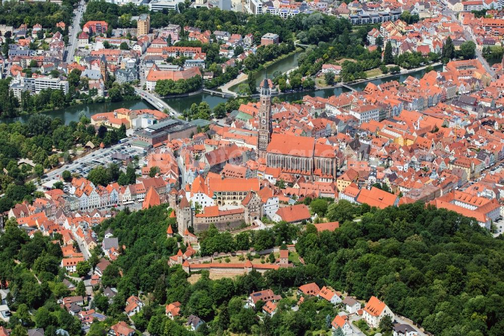 Aerial image Landshut - Church building in Stadtpfarrkirche St. Martin on Kirchgasse Old Town- center of downtown in Landshut in the state Bavaria, Germany