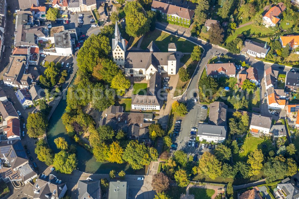 Aerial image Geseke - Church building in Stiftskirche St. Cyriakus Old Town- center of downtown on street An der Abtei in Geseke in the state North Rhine-Westphalia, Germany