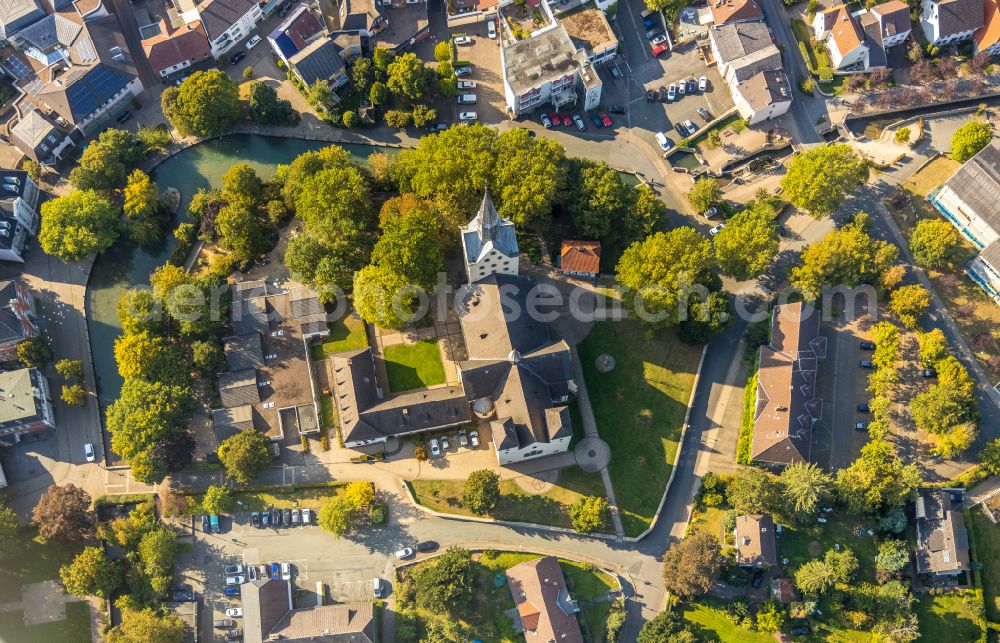 Aerial photograph Geseke - Church building in Stiftskirche St. Cyriakus Old Town- center of downtown on street An der Abtei in Geseke in the state North Rhine-Westphalia, Germany