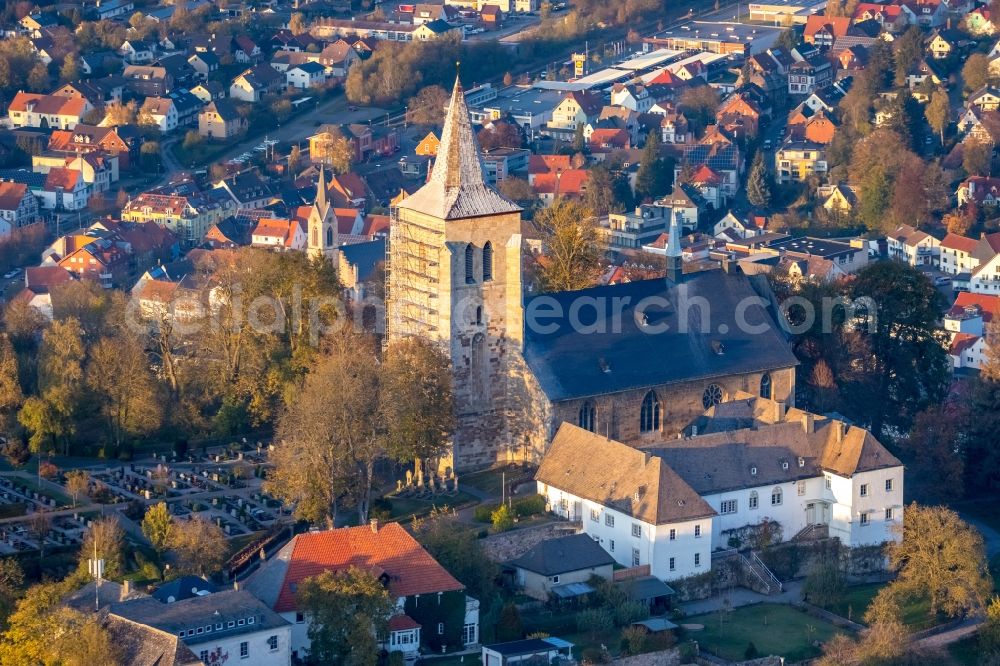 Aerial photograph Marsberg - Church building of the collegiate church St. Petrus and Paulus Am Stift in the district Obermarsberg in Marsberg in the state North Rhine-Westphalia, Germany