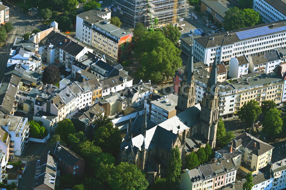 Aerial photograph Bonn - Church building Stiftskirche Sankt Johannes Baptist and Petrus on the Stiftsgasse in the district Zentrum in Bonn in the state North Rhine-Westphalia, Germany