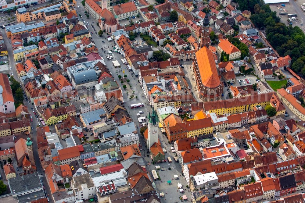 Aerial photograph Straubing - Church building in St.Jakob om Pfarrplatz Old Town- center of downtown in Straubing in the state Bavaria