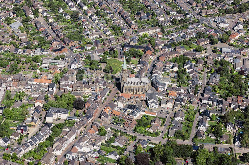 Aerial image Willich - Church building St. Johannes on the street Kirchplatz in Willich Anrath in the federal state of North Rhine-Westphalia, Germany