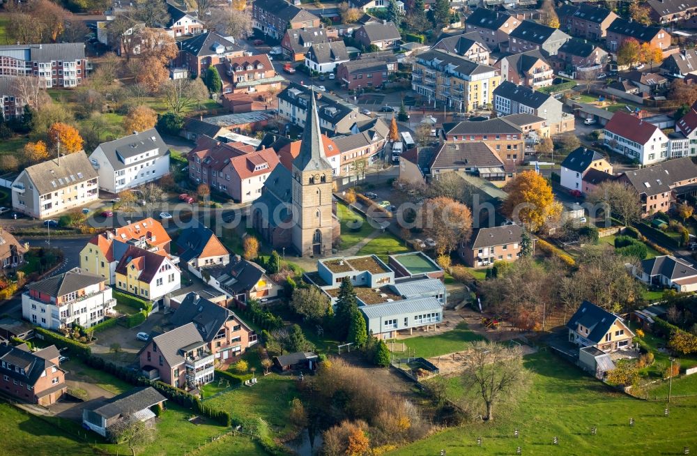 Aerial image Voerde (Niederrhein) - Church building St.Peter in the district Spellen in Voerde (Niederrhein) in the state North Rhine-Westphalia