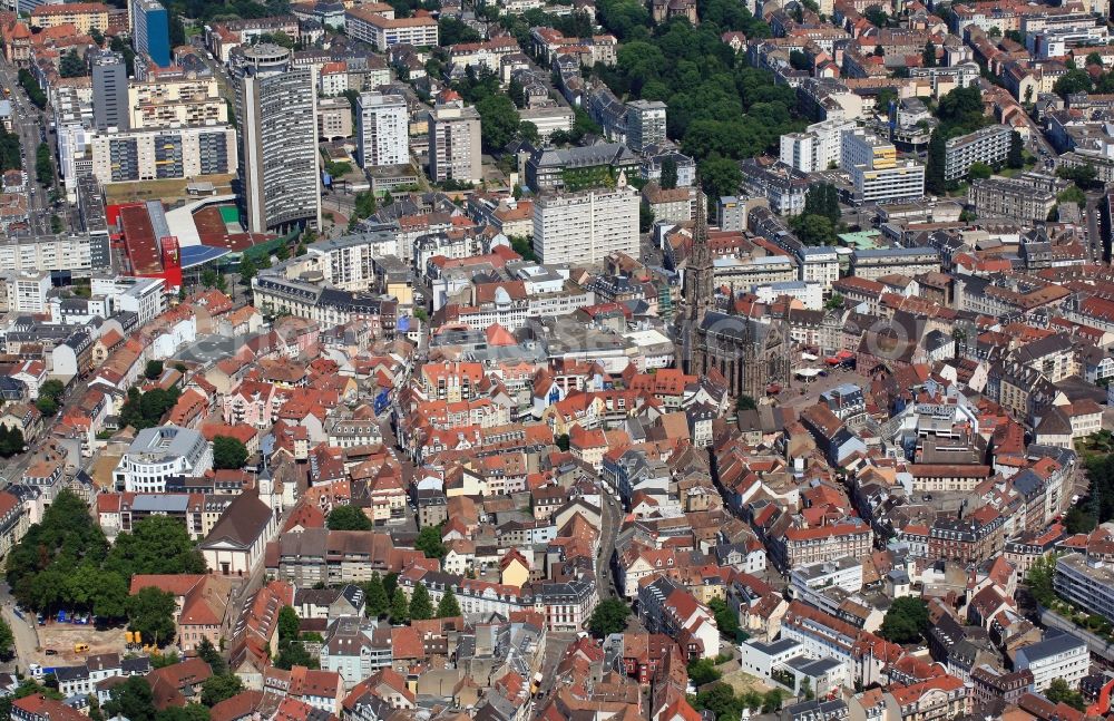 Mülhausen from the bird's eye view: Church building Temple Saint-Étienne in the Old Town- center of downtown in Muelhausen in Frankreich