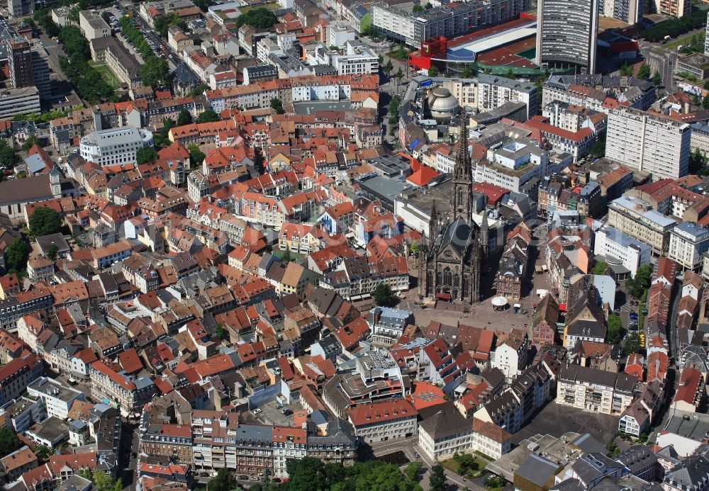 Aerial image Mülhausen - Church building Temple Saint-Étienne in the Old Town- center of downtown in Muelhausen in Frankreich