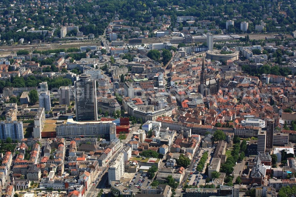 Mülhausen from the bird's eye view: Church building Temple Saint-Étienne and Europa Tower in the Old Town- center of downtown in Muelhausen in Frankreich