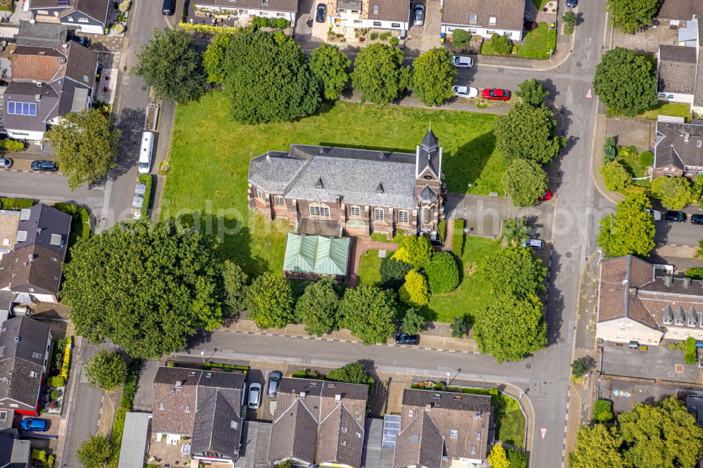 Selbeck from the bird's eye view: Church building St. Theresia von Avila on Karl-Forst-Strasse in Selbeck in the state North Rhine-Westphalia, Germany