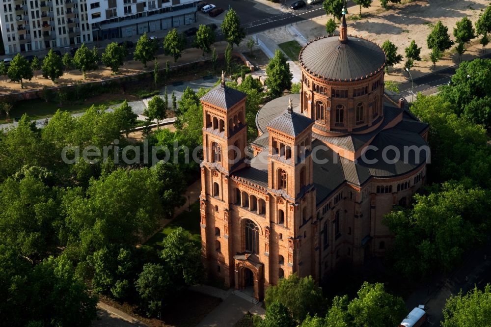 Aerial photograph Berlin - Church building St.-Thomas-Kirche Mariannenplatz in Berlin in Germany