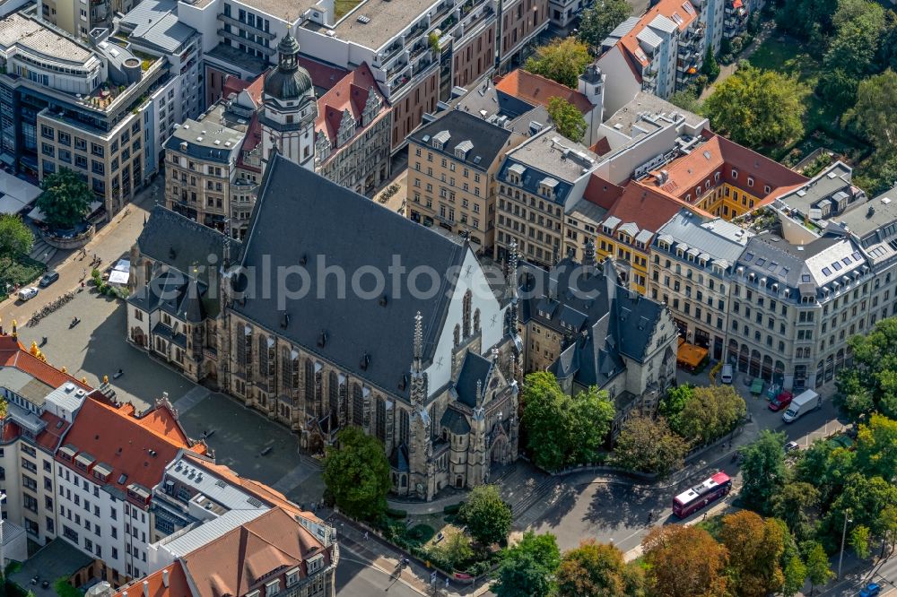 Leipzig from the bird's eye view: Church building in Thomaskirche on Thomaskirchhof Old Town- center of downtown in the district Mitte in Leipzig in the state Saxony, Germany