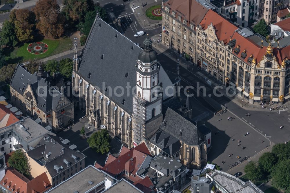 Aerial image Leipzig - Church building in Thomaskirche on Thomaskirchhof Old Town- center of downtown in the district Mitte in Leipzig in the state Saxony, Germany